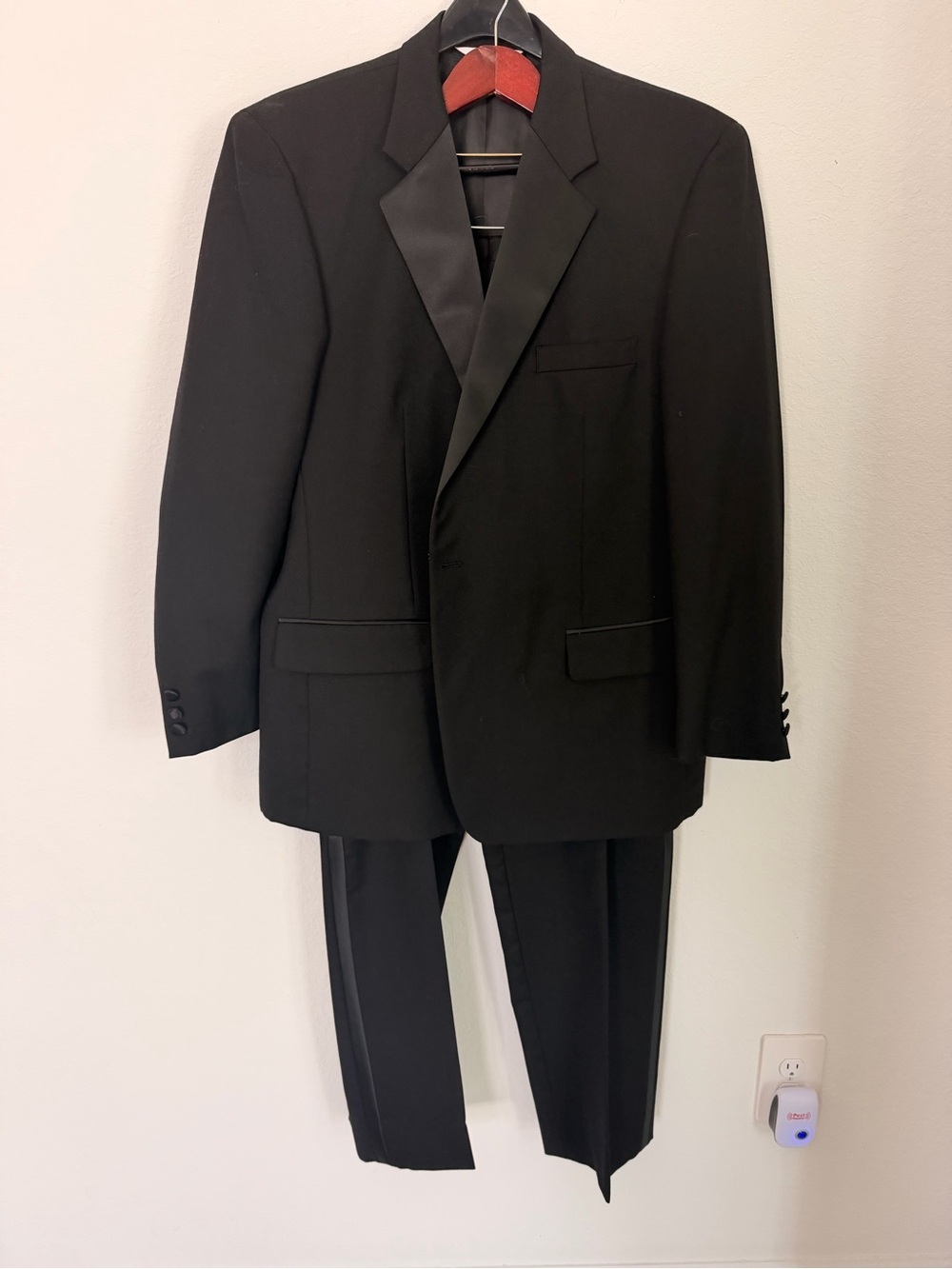 black Versini tuxedo jacket with a single-button closure and satin notch lapels.